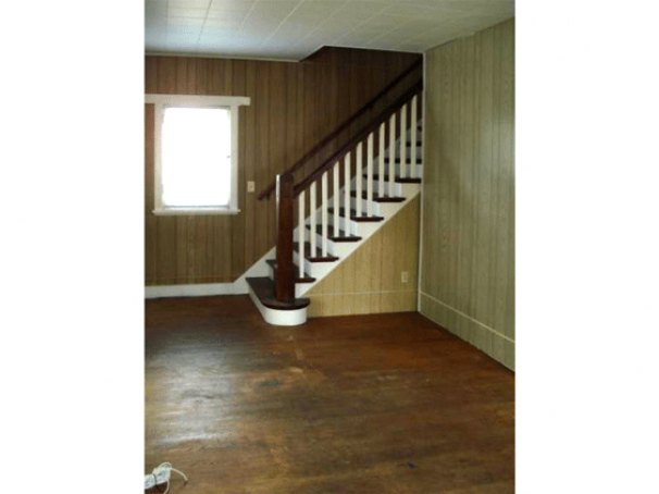Entry Foyer & Stairs