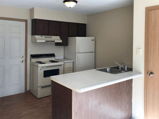 Kitchen with Breakfast Bar Counter