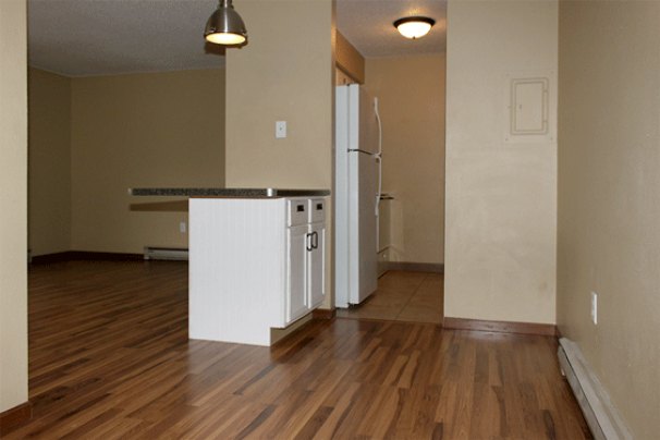 Entry (looking to Dining Area, Kitchen, Living Room