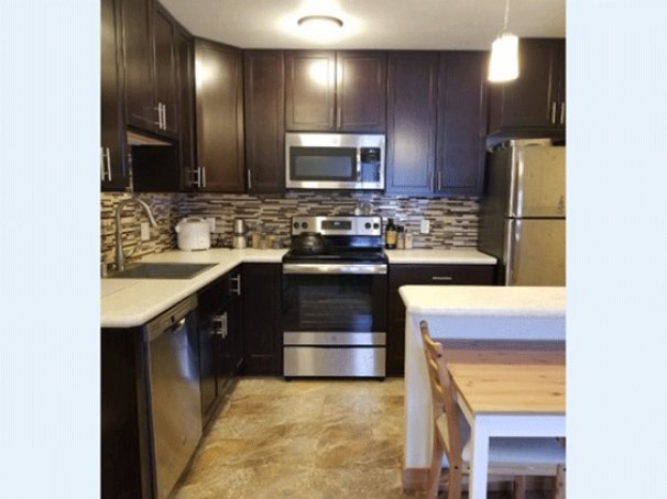 Can Accommodate Table or Counter Stools