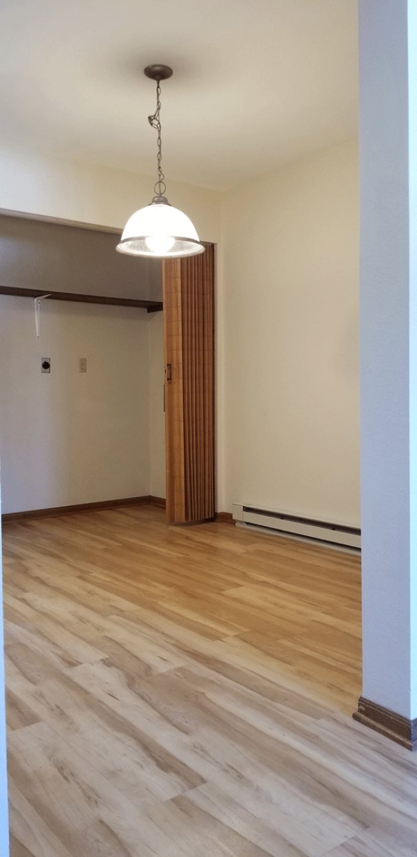 Dinette & Laundry Closet