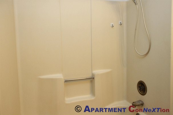 Bathroom Full Tub/Shower