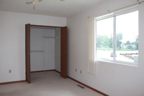 Bedroom 1 Walk-In Closet (Upper Level)