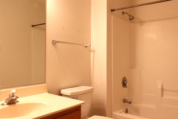 Full Bathroom (Upper Level)