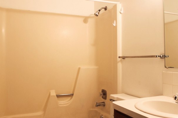 Full Bathroom 1 (Upper)