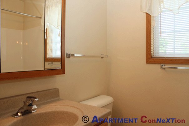 Full Bathroom (Upper Level)