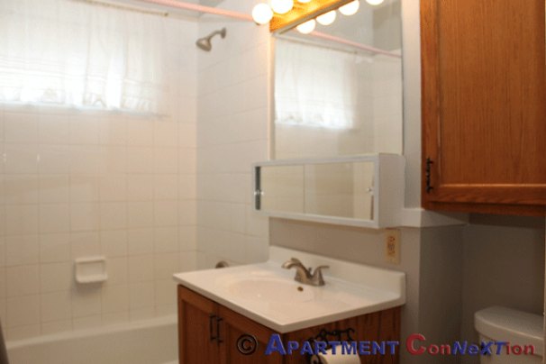 Full Bathroom (Upper Level)