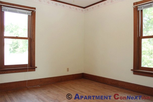 Queen Size Bedroom 2