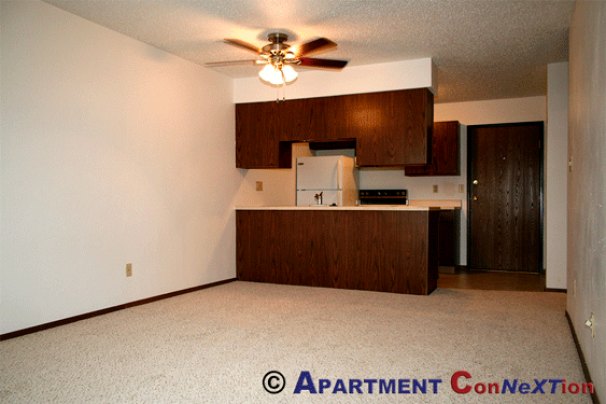 Dining Area & Kitchen