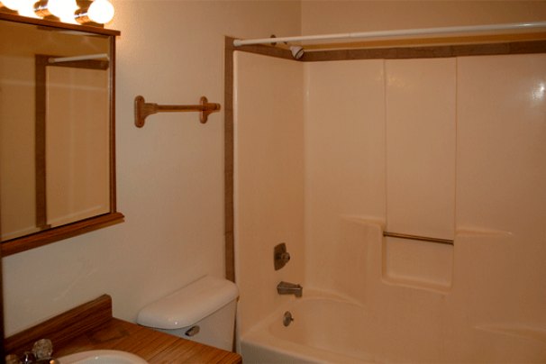 Full Bathroom with Tub/Shower (2nd Floor)