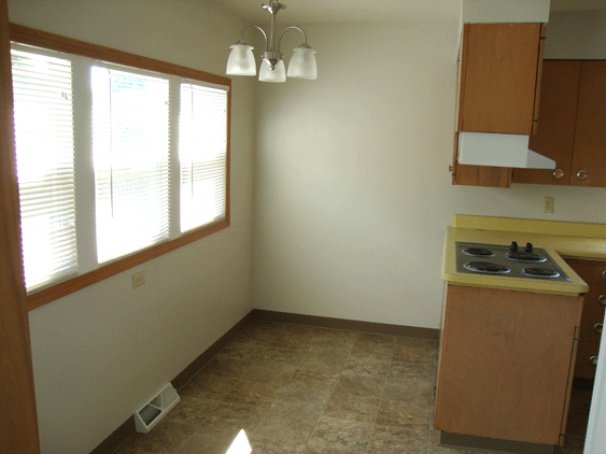 Eat-In Kitchen Dinette