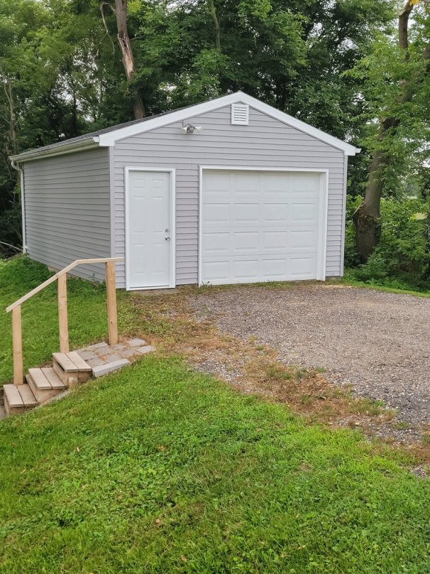 Detached 1-Car Garage