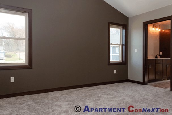 Master Bedroom En Suite to Bathroom