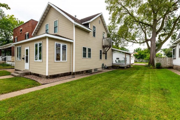 Exterior Front and Side Yard View